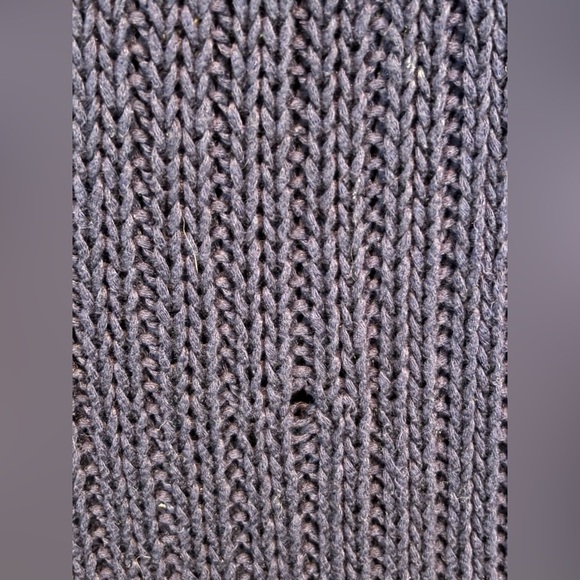 Banana Republic Navy Knit Deep V-Neck Sweater (L) — Longline, Lightweight - Picture 6 of 6